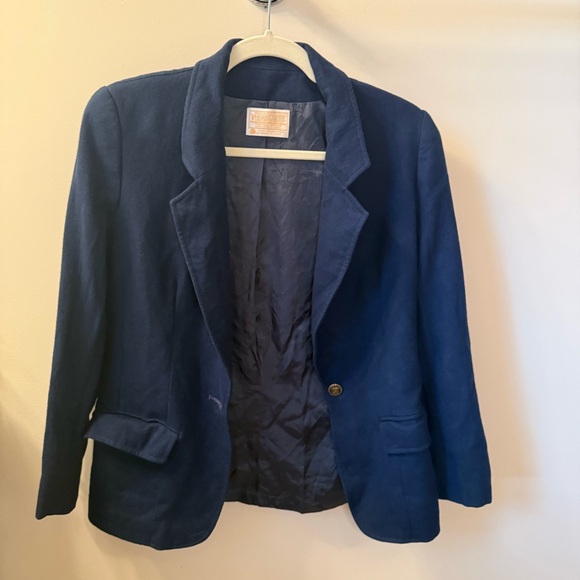 Vintage Pendleton Navy Virgin Wool Blazer | USA Made | Crest Buttons | Size 6 - Picture 2 of 8